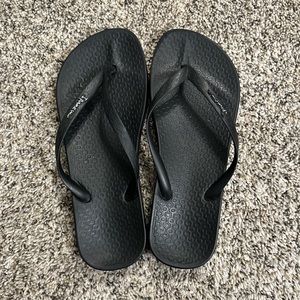 iPanema Ana Flip Flops, Black, Size 5